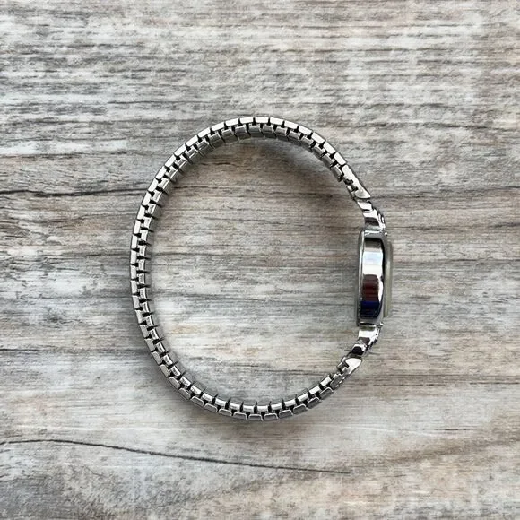 Vintage Timex Silver Tone Petite Bracelet Watch Classic Retro Minimal - Picture 5 of 5